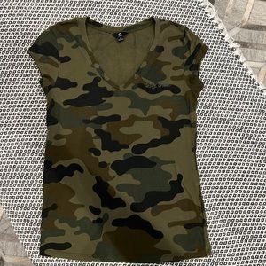 T-shirt G by Guess, green camuflaje